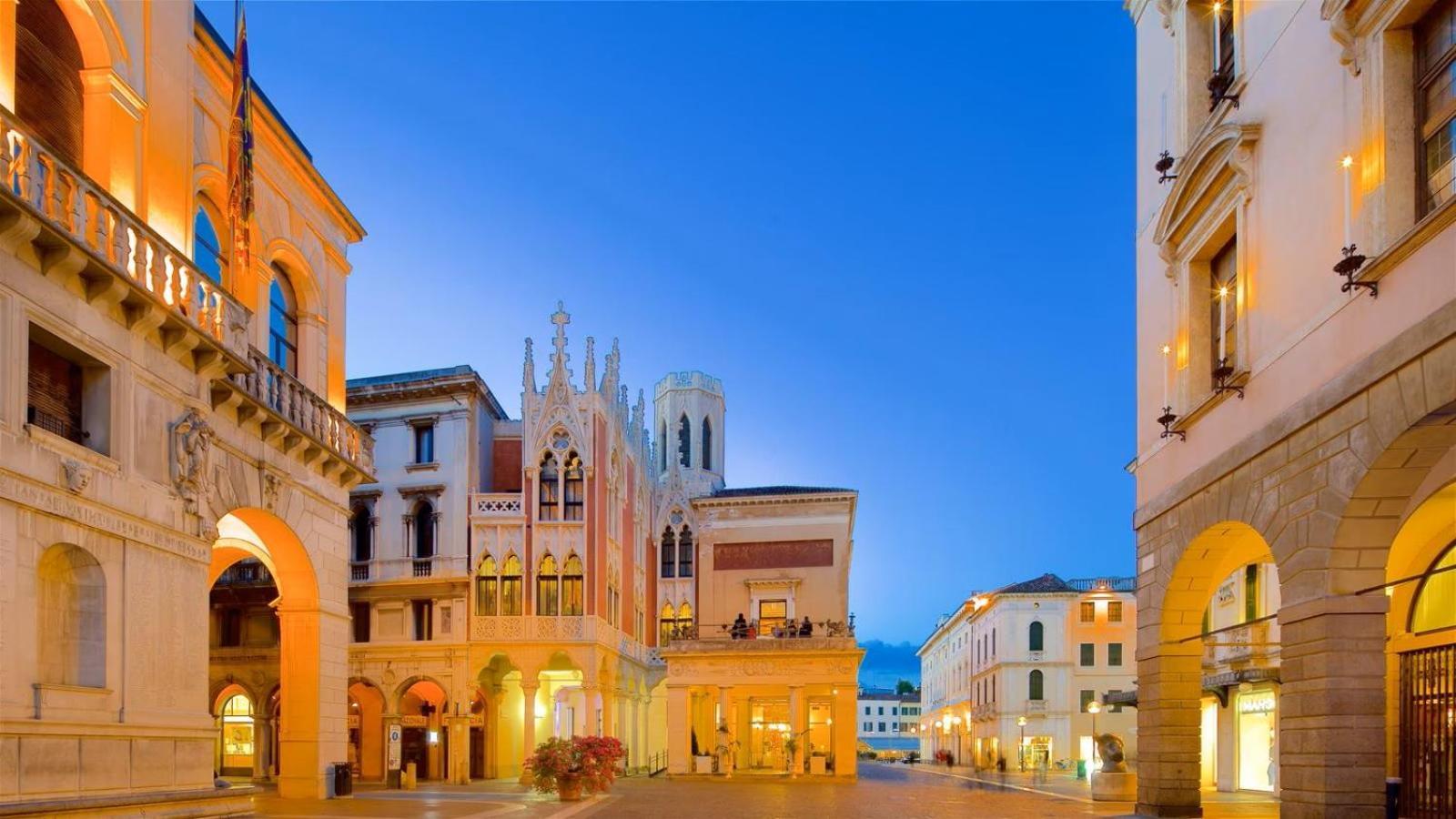 Officine Cavour Casa Dei Leoni Centro Storico